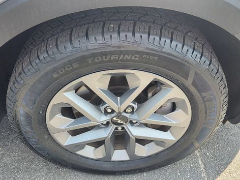 Used 2023 Kia Telluride LX AWD/4WD image 8