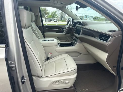 Used 2021 GMC Yukon Denali w/ Denali Premium Package AWD/4WD image 18