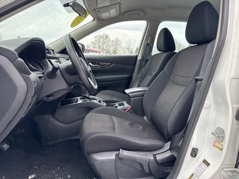 Used 2018 Nissan Rogue S image 5