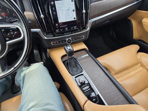 Used 2021 Volvo V90 T6 Cross Country image 27