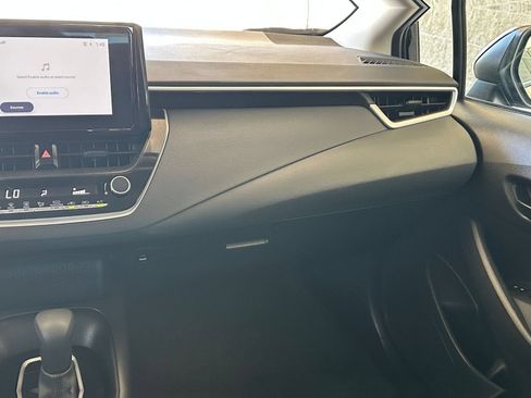 Used 2025 Toyota Corolla LE FWD image 33