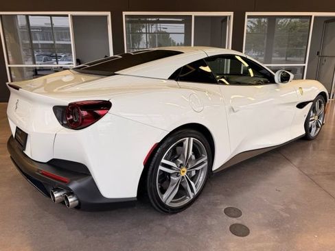 Used 2019 Ferrari Portofino RWD image 11