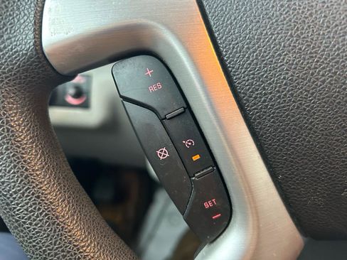 Used 2010 GMC Acadia SL image 19