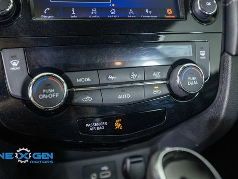 Used 2019 Nissan Rogue SL w/ Premium Package AWD/4WD image 22