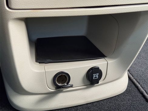 Used 2018 Dodge Grand Caravan SE w/ UConnect Hands-Free Group image 30