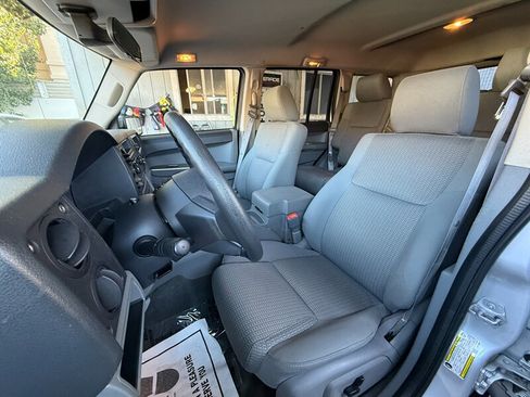 Used 2007 Jeep Commander Sport w/ Skid Plate Group image 11