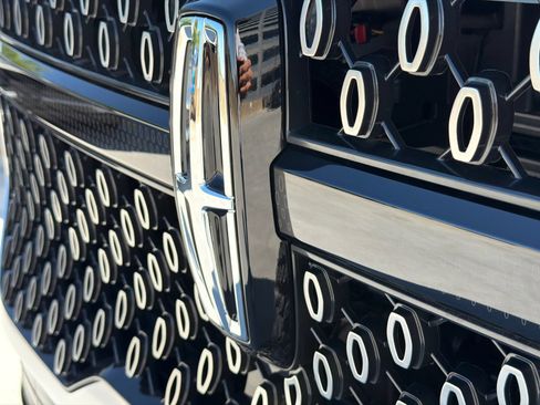 New 2026 Lincoln Navigator Reserve AWD/4WD image 15