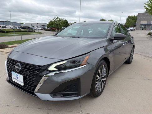 Used 2025 Nissan Altima 2.5 SV image 4