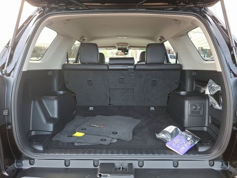 Used 2024 Toyota 4Runner TRD Off-Road Premium image 32