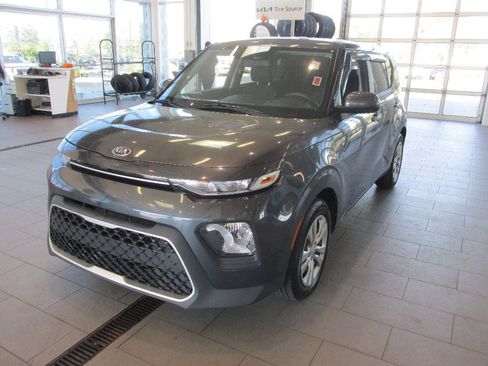 Used 2020 Kia Soul LX image 3