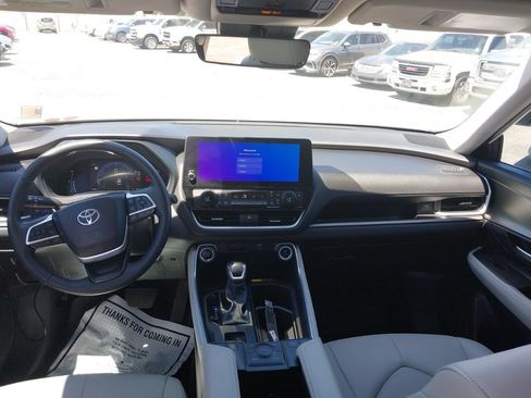 Used 2025 Toyota Grand Highlander AWD image 15