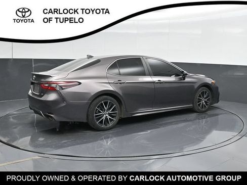 Used 2022 Toyota Camry SE FWD image 3