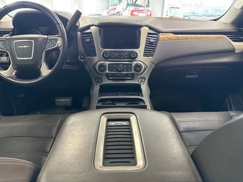 Used 2017 GMC Yukon Denali AWD/4WD image 3