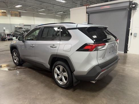 Used 2020 Toyota RAV4 Limited w/ Carpet Mat Package AWD/4WD image 5