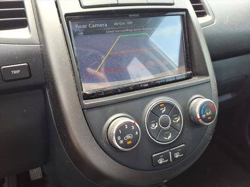 Used 2013 Kia Soul + w/ Audio Pkg FWD image 37