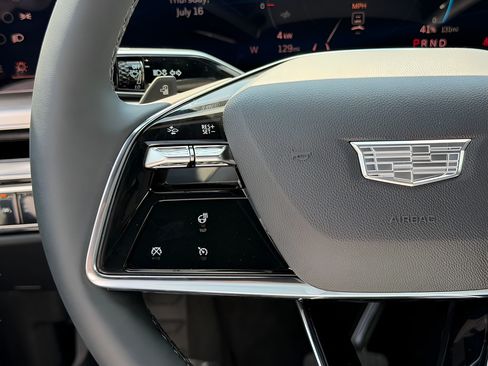 Used 2025 Cadillac Lyriq Luxury AWD/4WD image 42