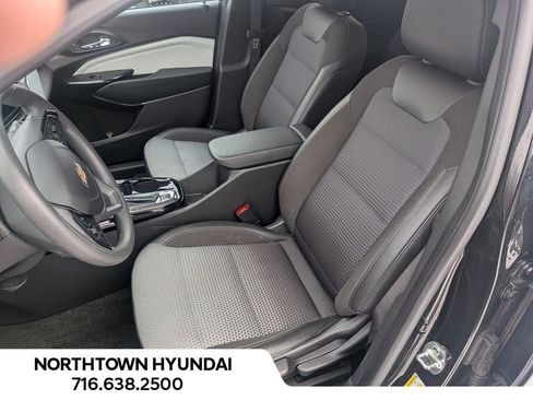 Used 2025 Chevrolet Trax LT image 7