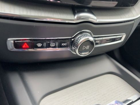 Certified 2025 Volvo XC60 T8 Ultra w/ Climate Package image 18