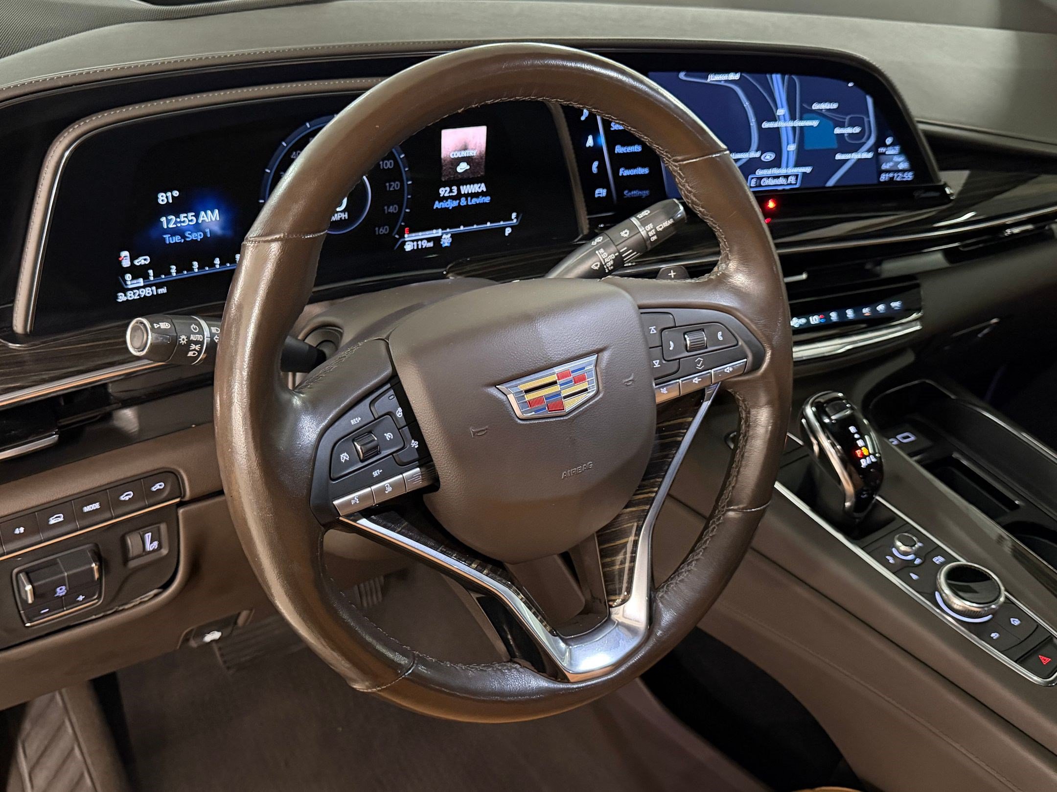 Used 2021 Cadillac Escalade ESV Premium Luxury w/ Driver Assist Tech Package AWD/4WD image 4