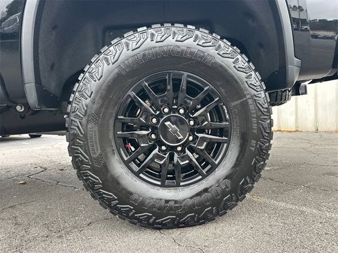 Used 2024 Chevrolet Silverado 2500 ZR2 w/ Technology Package image 20