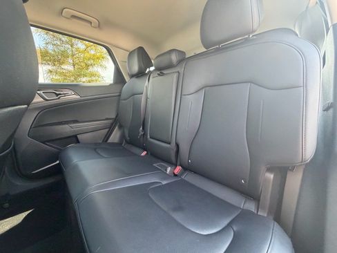 Used 2023 Kia Sportage EX AWD/4WD image 6