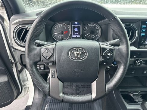 Used 2017 Toyota Tacoma SR5 image 18