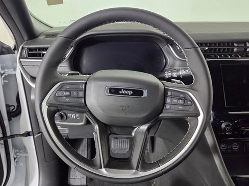 New 2025 Jeep Grand Cherokee Altitude image 16