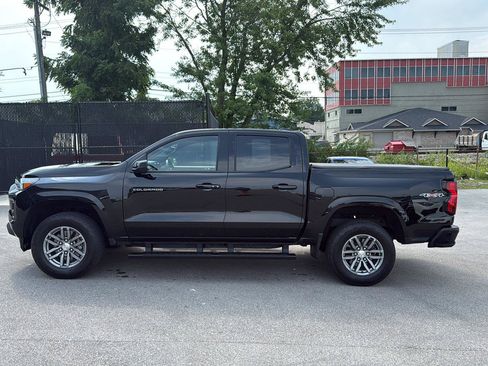 Used 2024 Chevrolet Colorado LT AWD/4WD image 6