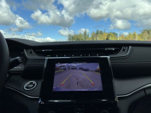 New 2025 Jeep Grand Cherokee Laredo X w/ Luxury Tech Group I image 28