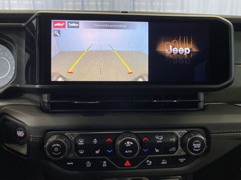 Certified 2024 Jeep Gladiator Mojave image 19