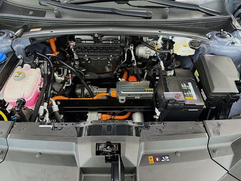Used 2025 Hyundai Ioniq 6 SE RWD image 32