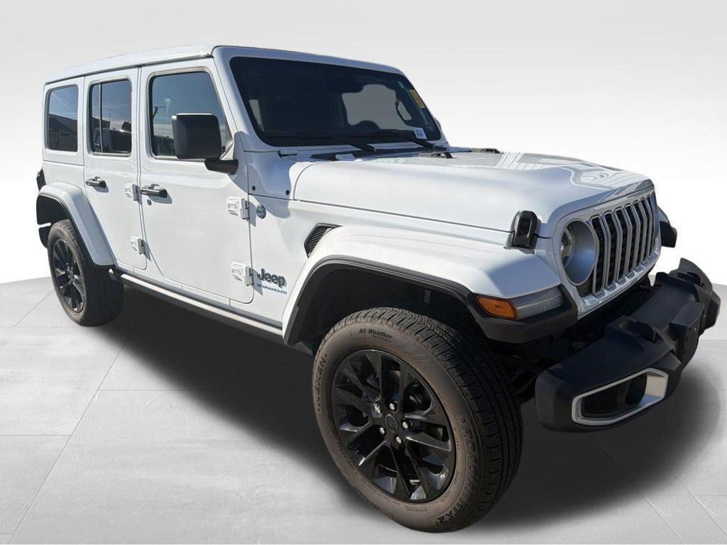 Used 2025 Jeep Wrangler Unlimited Sahara w/ Safety Group AWD/4WD image 12