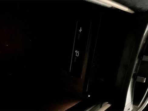 Used 2021 Mercedes-Benz GLC 300 4MATIC image 32