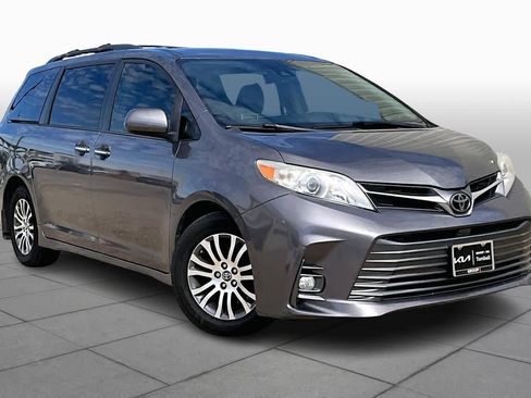 Used 2018 Toyota Sienna XLE Premium image 2