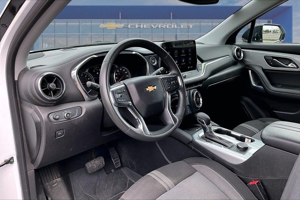 Used 2023 Chevrolet Blazer LT w/ Convenience Package FWD image 4