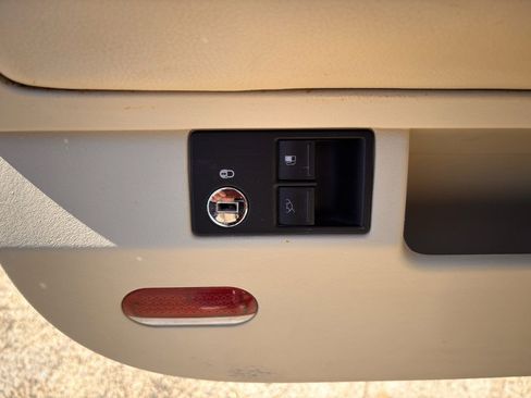 Used 2008 Volkswagen Beetle SE image 13