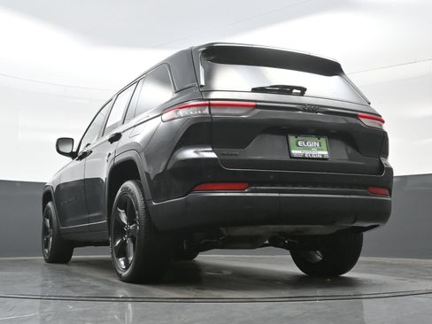 Used 2023 Jeep Grand Cherokee Altitude image 28