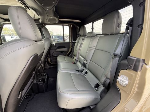 New 2026 Jeep Gladiator Mojave AWD/4WD image 16