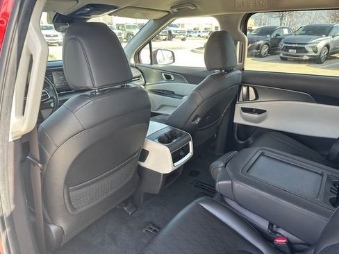 Used 2022 Kia Carnival LX image 28