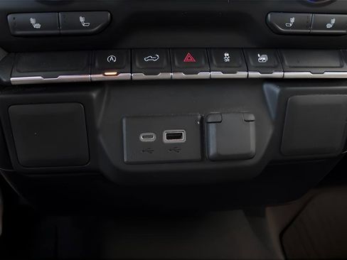 Used 2021 Chevrolet Silverado 1500 LT image 26