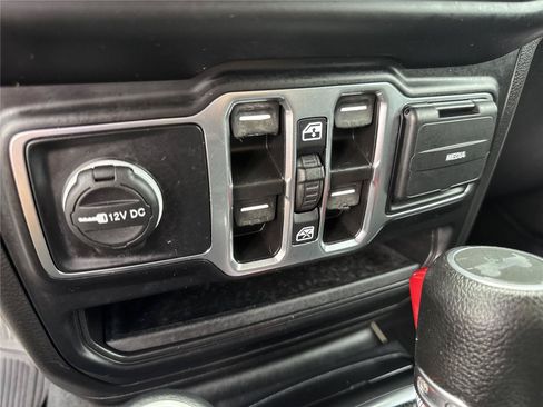 Used 2022 Jeep Wrangler Unlimited Sport AWD/4WD image 19