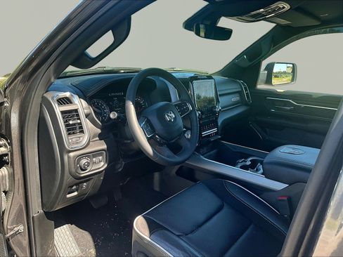 Used 2025 RAM 1500 Laramie AWD/4WD image 18