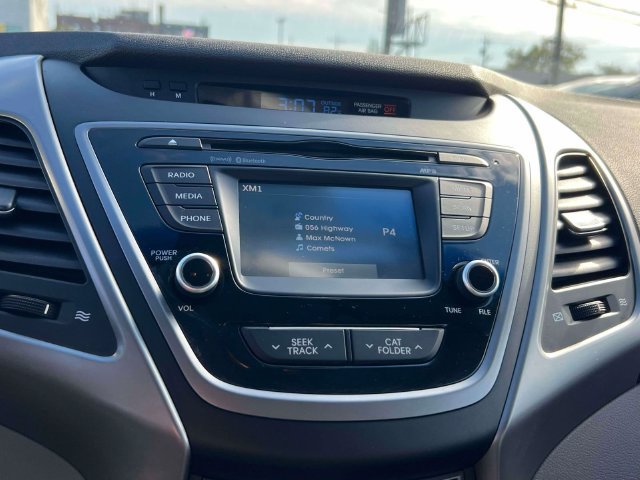 Used 2014 Hyundai Elantra SE w/ Option Group 02 FWD image 25