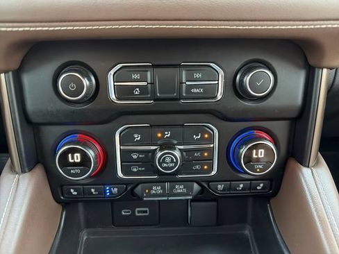 Used 2021 Chevrolet Tahoe High Country AWD/4WD image 14