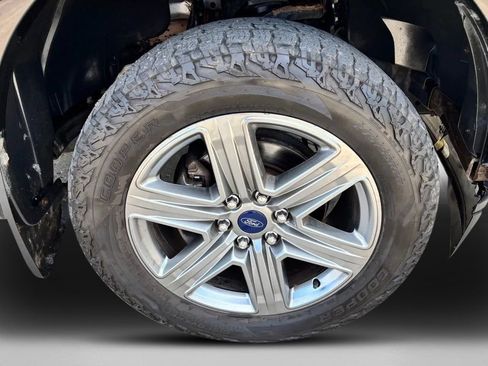 Used 2018 Ford F150 Lariat w/ Equipment Group 502A Luxury AWD/4WD image 13