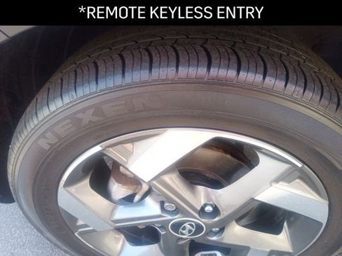 Used 2022 Hyundai Venue SEL image 8