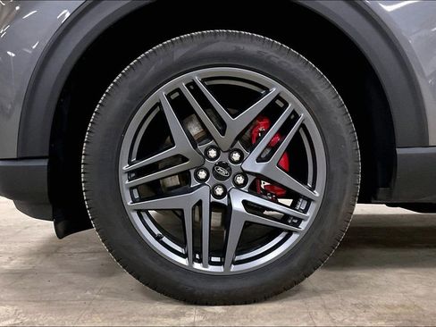 Certified 2025 Ford Explorer ST-Line w/ ST-Line Street Pack image 9