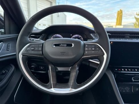 New 2026 Jeep Grand Cherokee Limited image 12