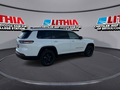 New 2026 Jeep Grand Cherokee L 2WD image 8