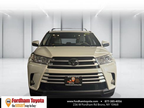 Used 2019 Toyota Highlander XLE AWD/4WD image 2